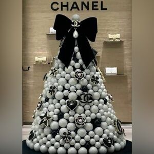 Happy Holidays🖤🤍